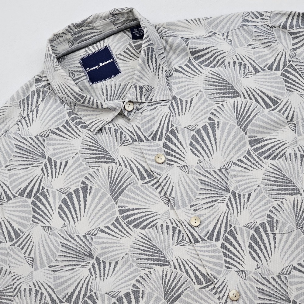 Tommy Bahama Shirt Mens XL Gray White Silk Seashell Fan Print Coastal Hawaiian